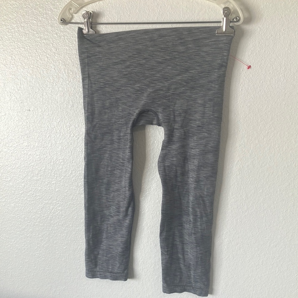 FINAL MARKDOWN Junior so capri length seamless leggings small